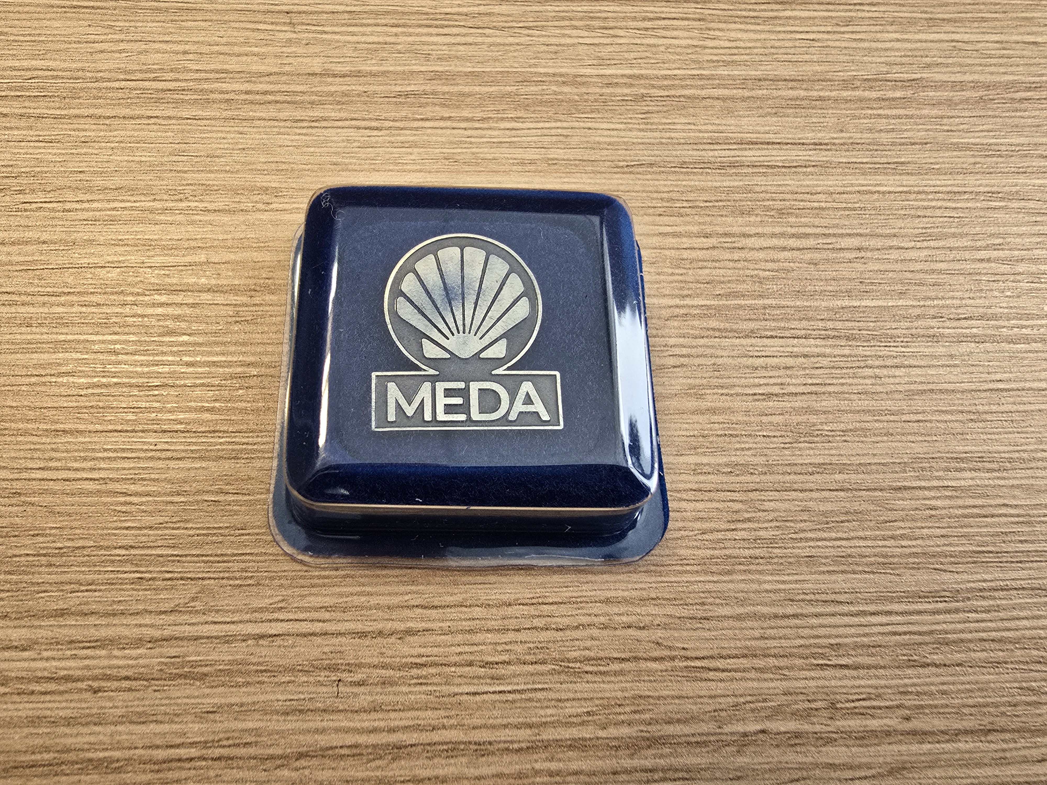Metal pin