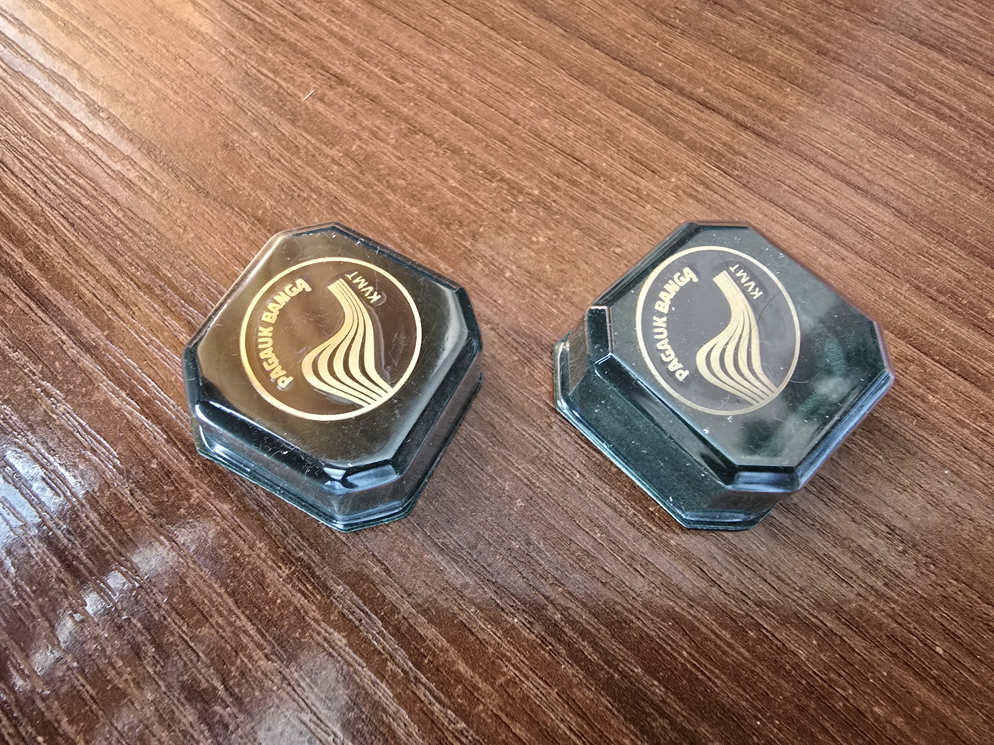 Metal pin