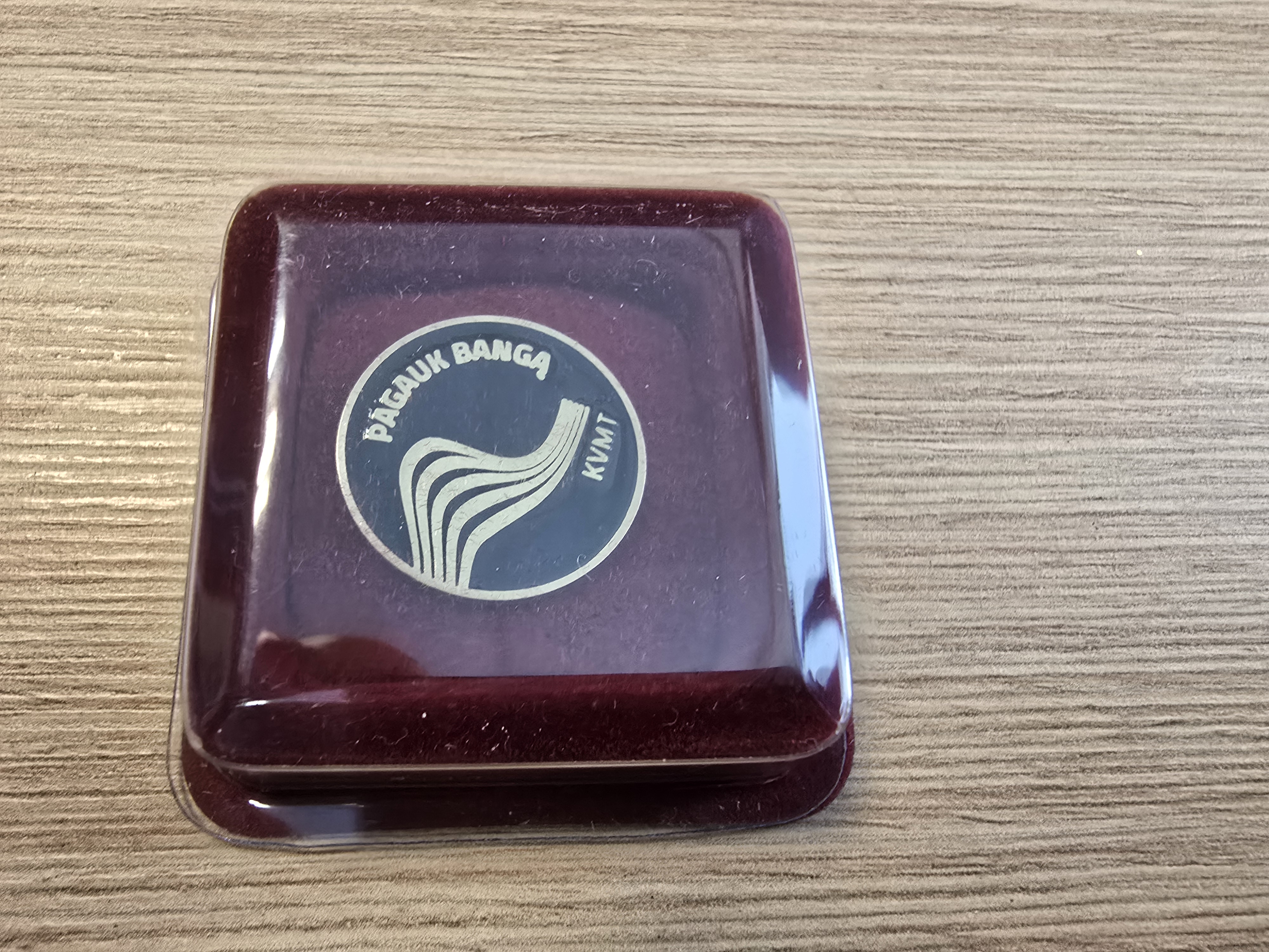 Metal pin