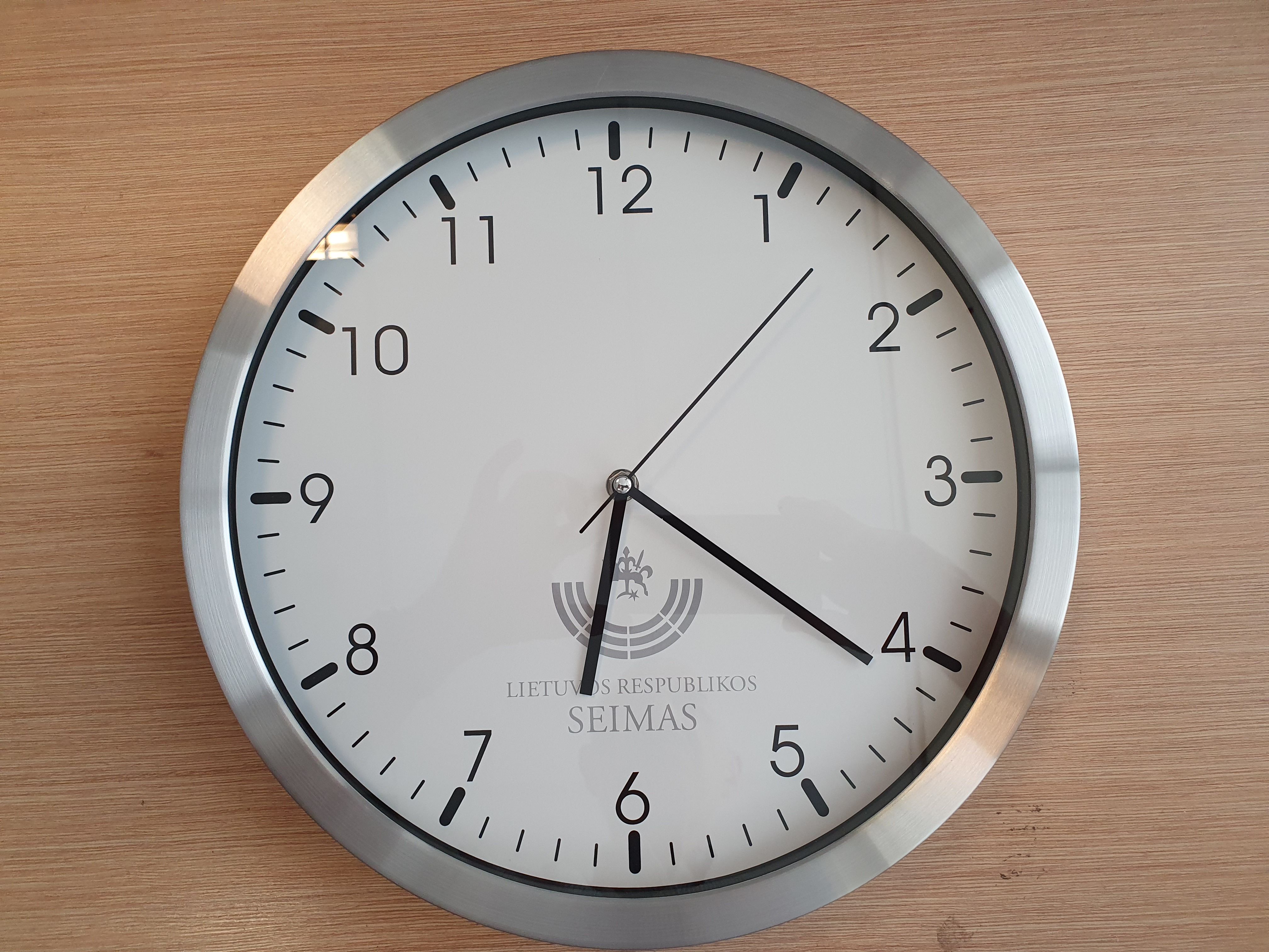Wall clock: aluminum