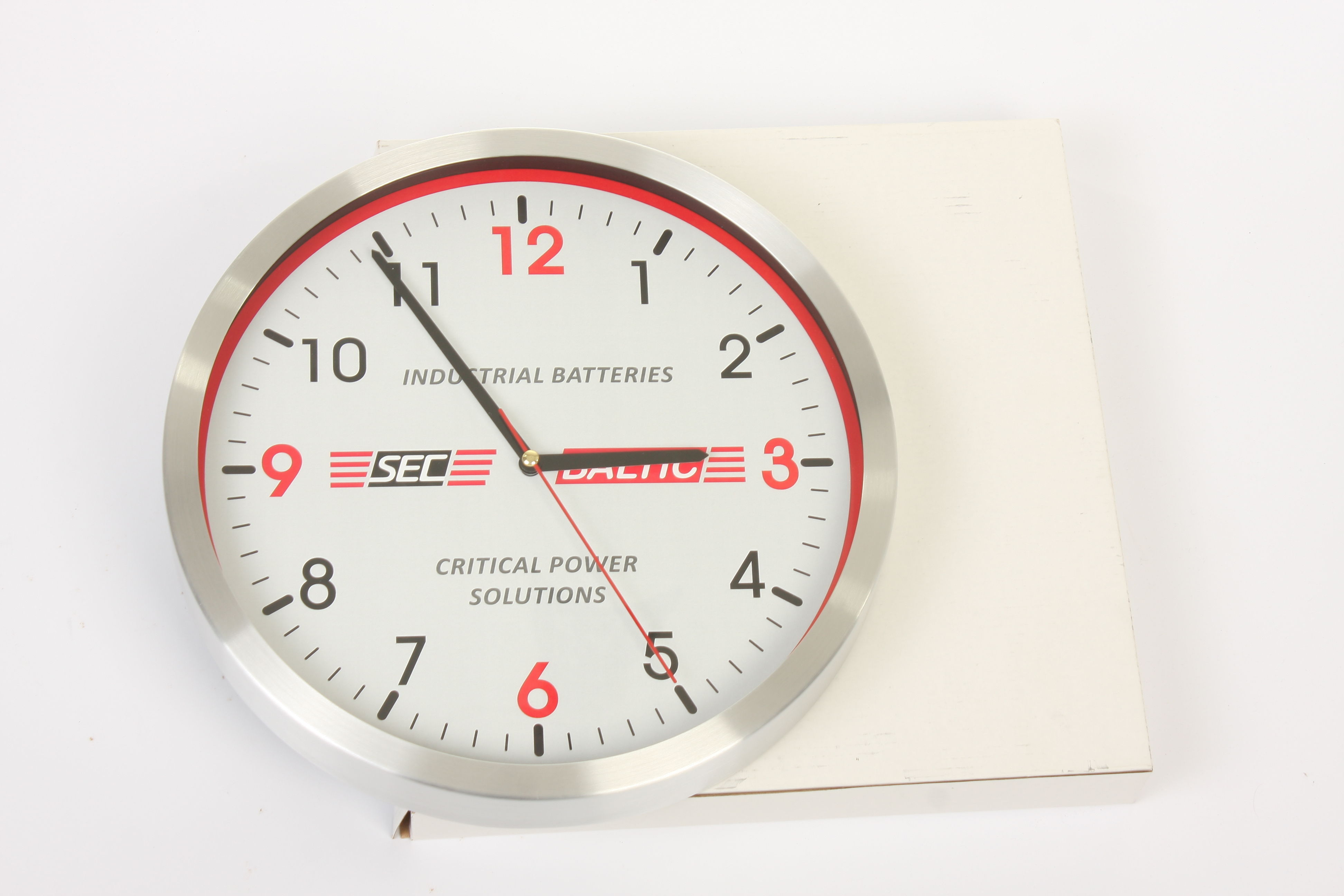 Wall clock: aluminum