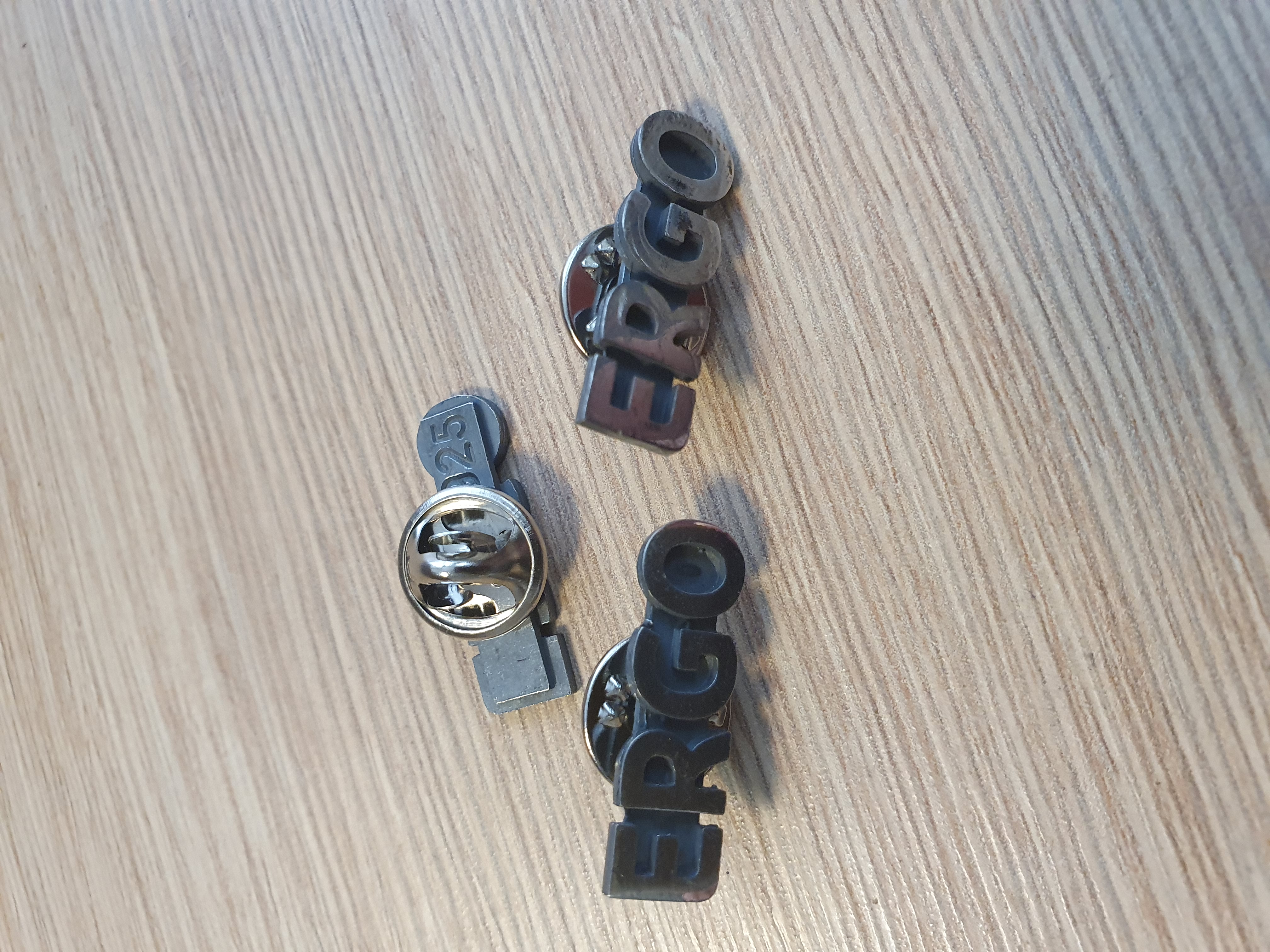 Metal pin