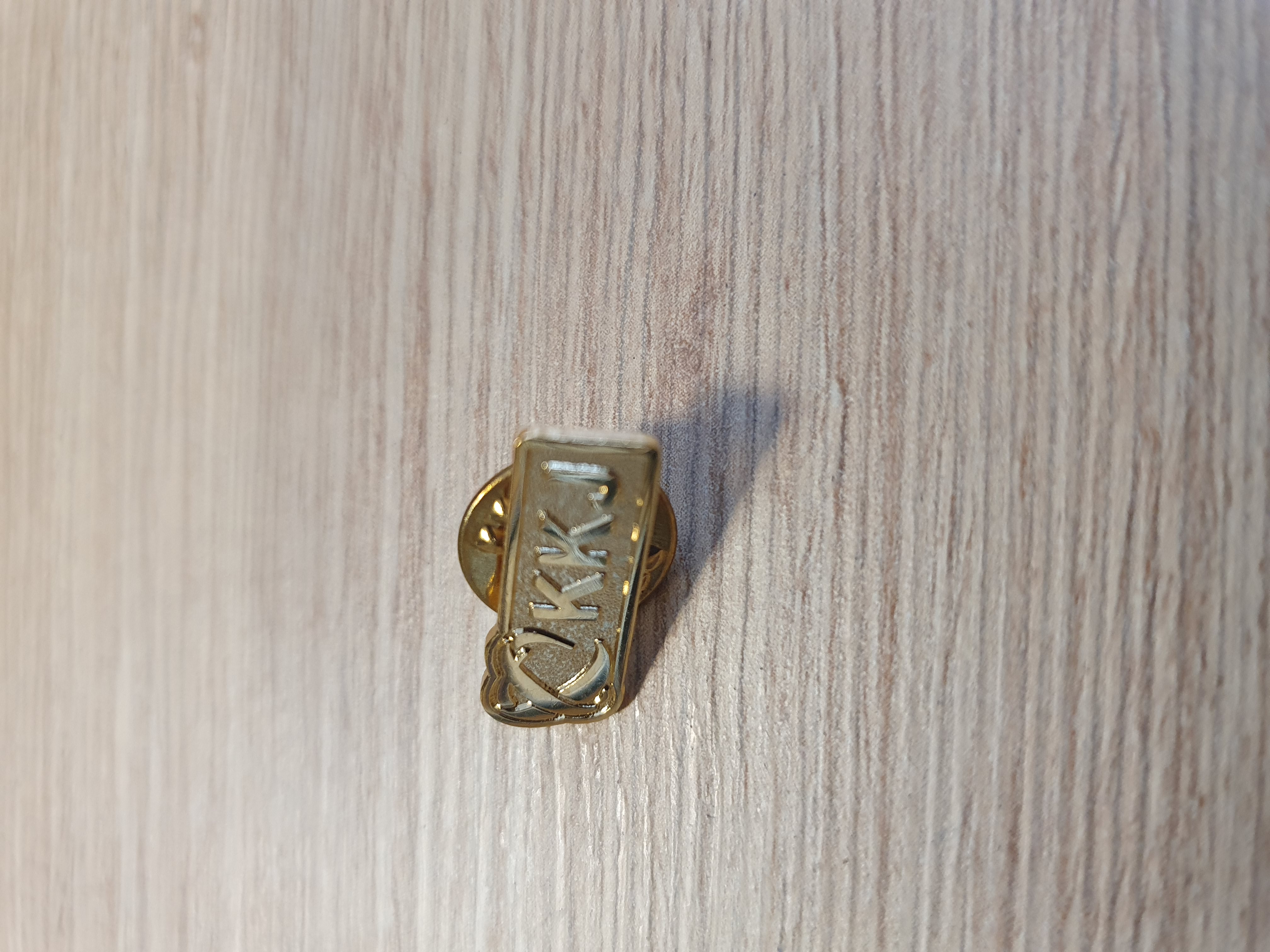 Metal pin