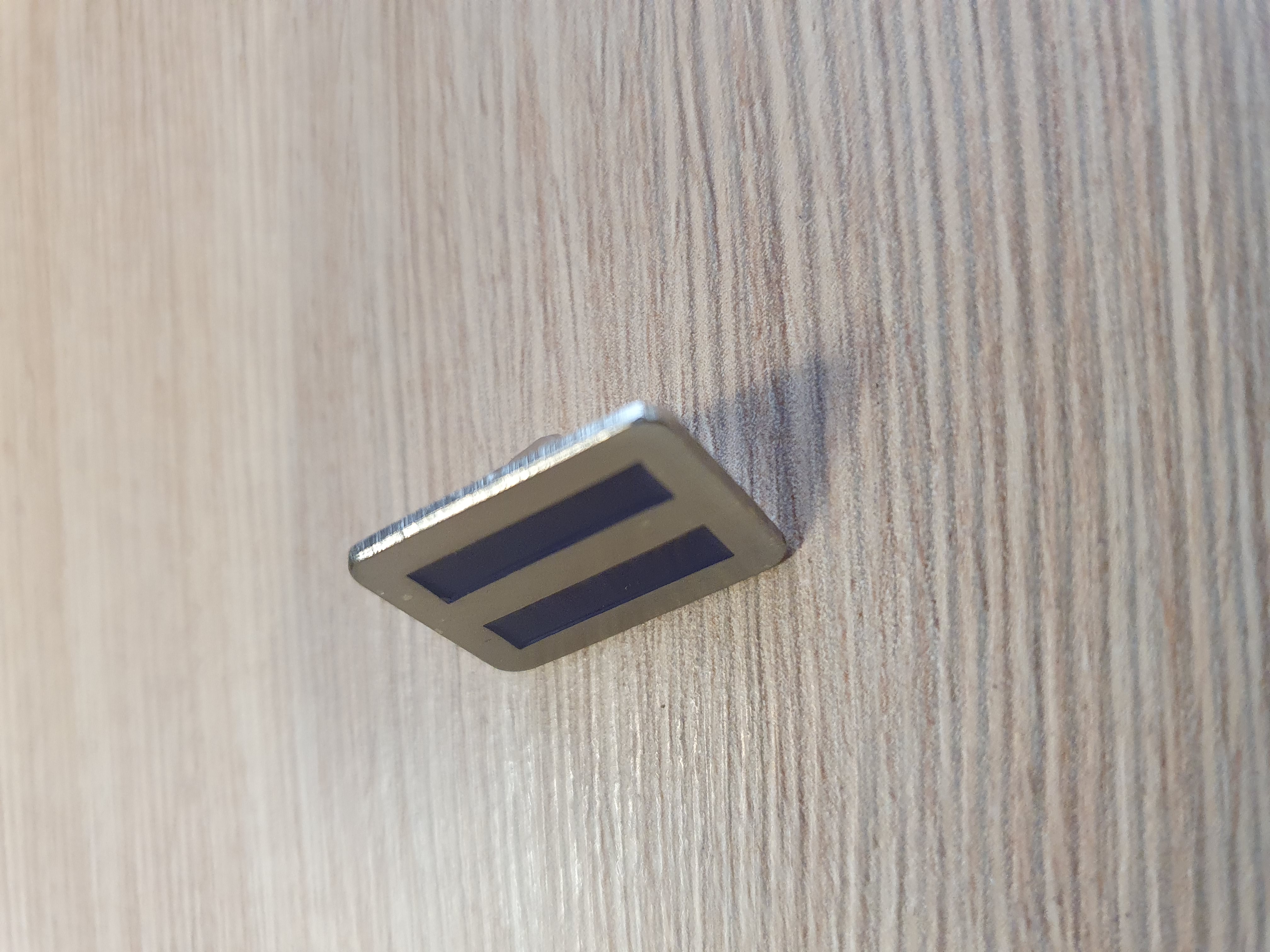 Metal pin