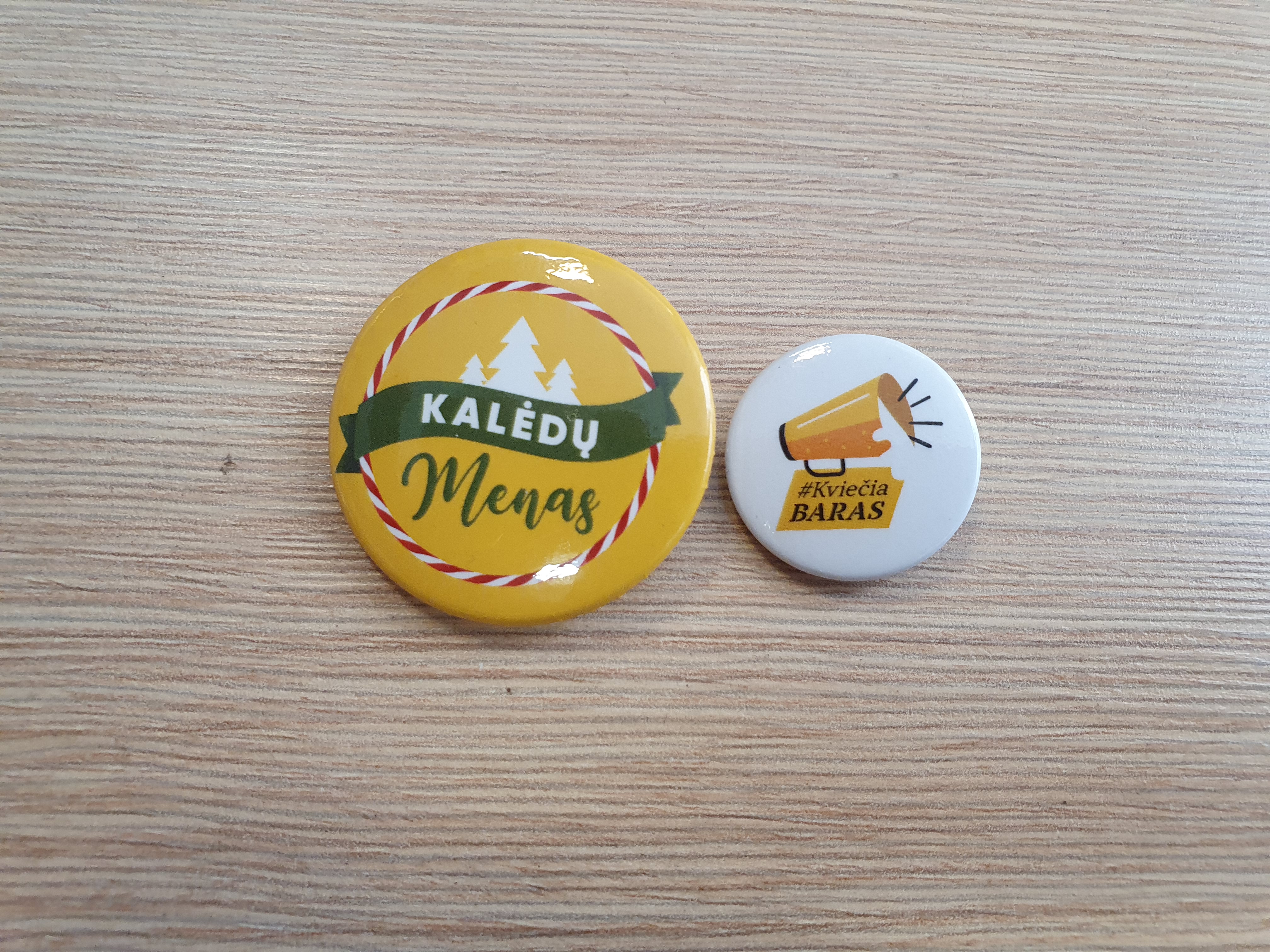 Ženkliukai BADGE