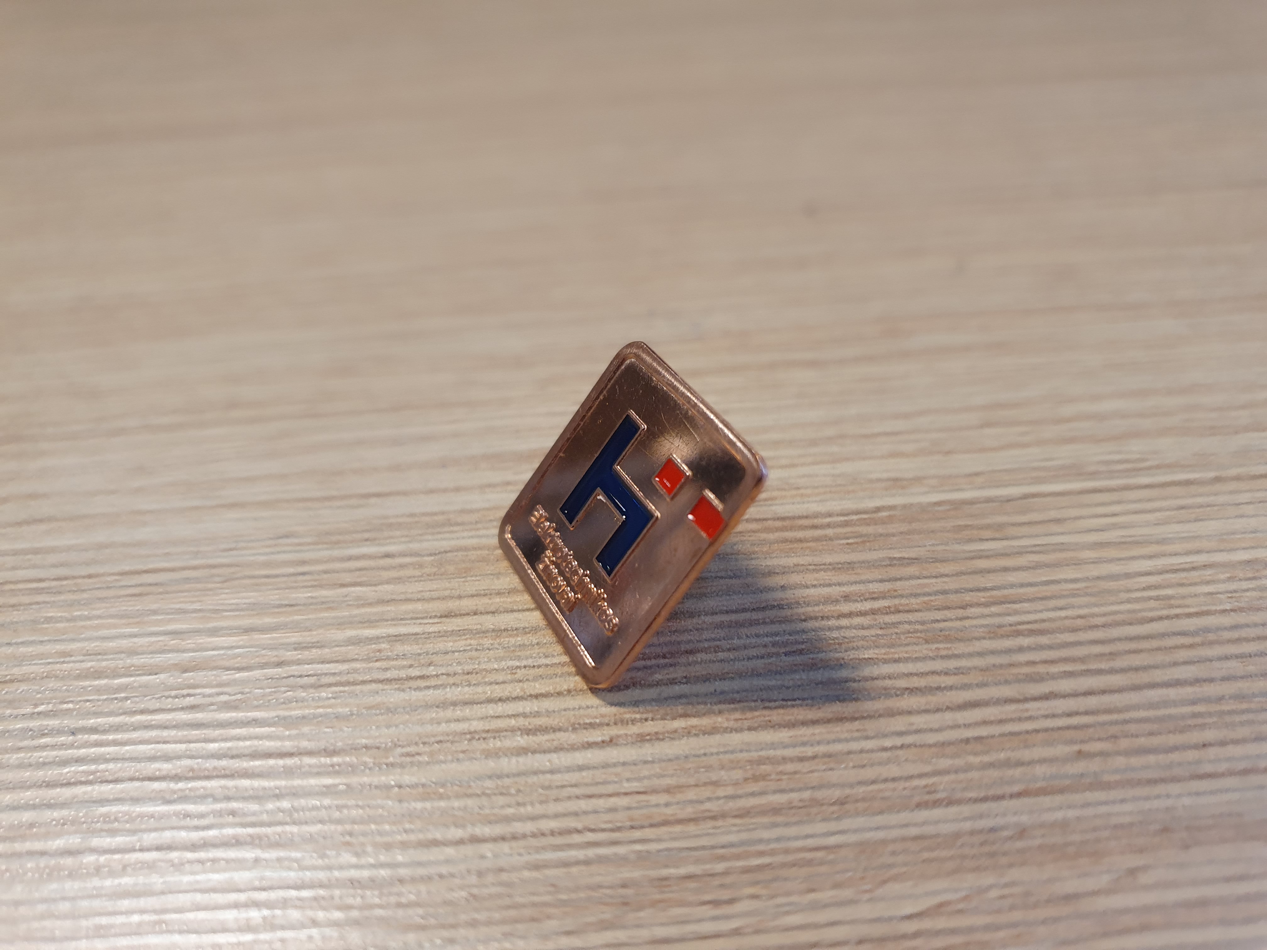 Metal pin