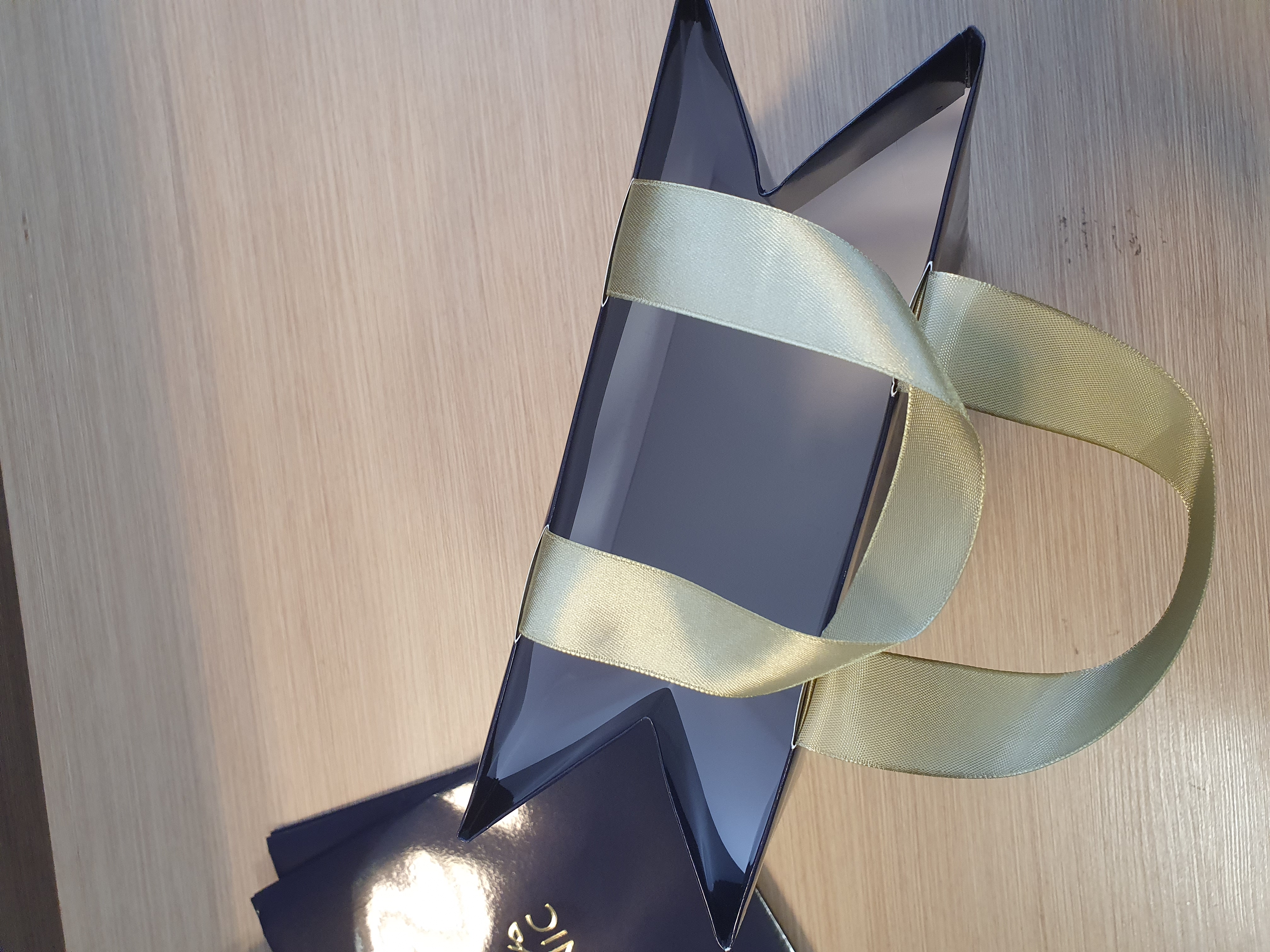 B1 paper bags with material handles and full color print
