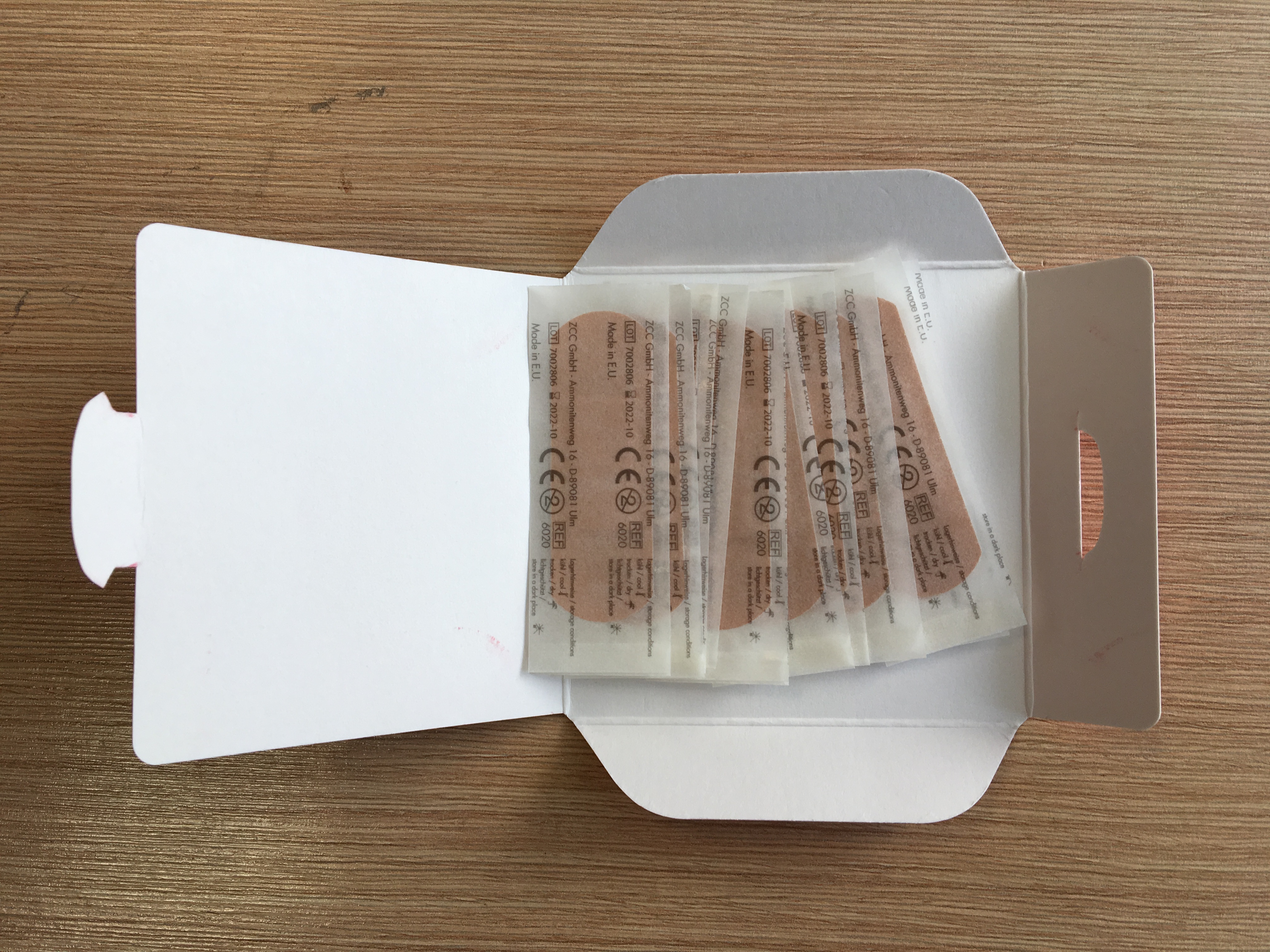 Plasters in paper box POCKET