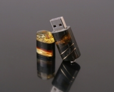 USB with amber