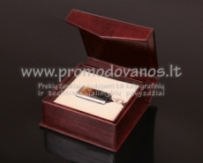 USB with amber