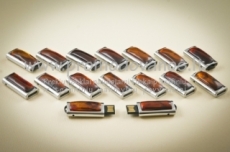 USB with amber