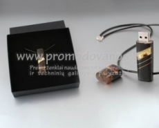 USB with amber