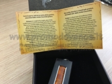 USB with amber
