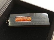 USB with amber
