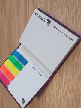 Lipnūs lapeliai kietojo viršelio aplanke
