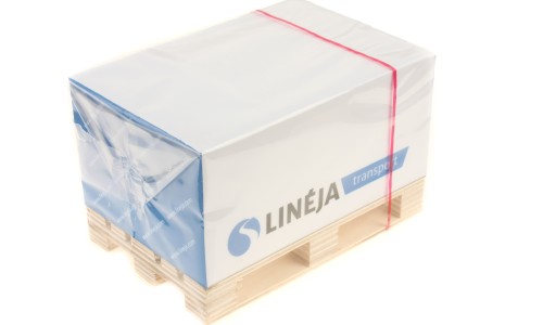 Note pads on wooden mini pallet