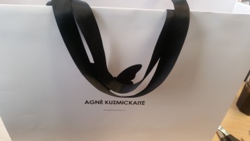 Popieriniai maišeliai su medžiaginėmis rankenomis